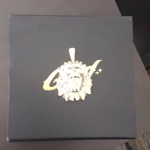 GLD Iced lion pendant